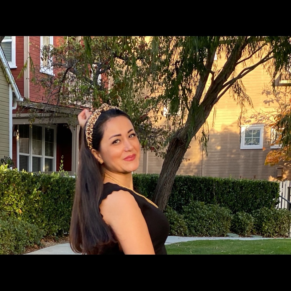 Meet your Posher, Neda